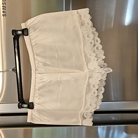 💕TRINA TURK💕 Tap Silk Blend Pajama Shorts Medium M NWT - Picture 1 of 7